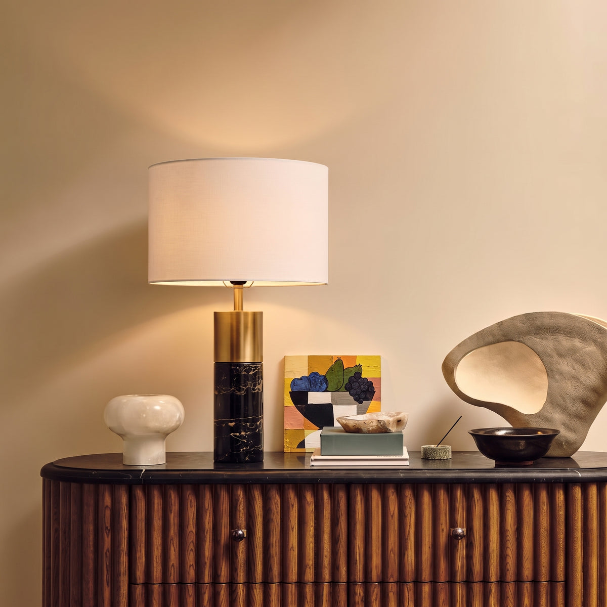Aurelia Tischleuchte aus Marmor und Gold