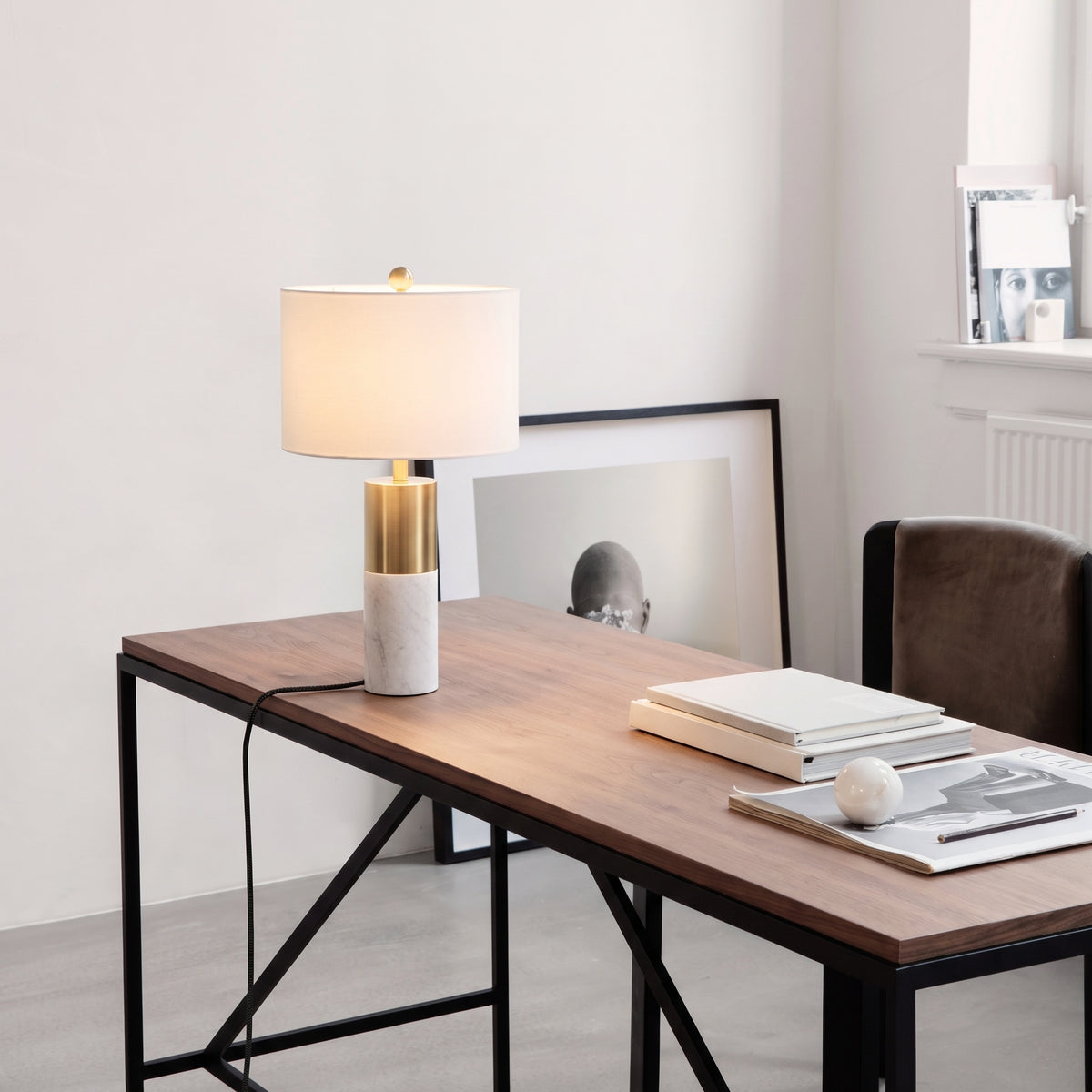 Lámpara de mesa Aurelia de mármol y dorado