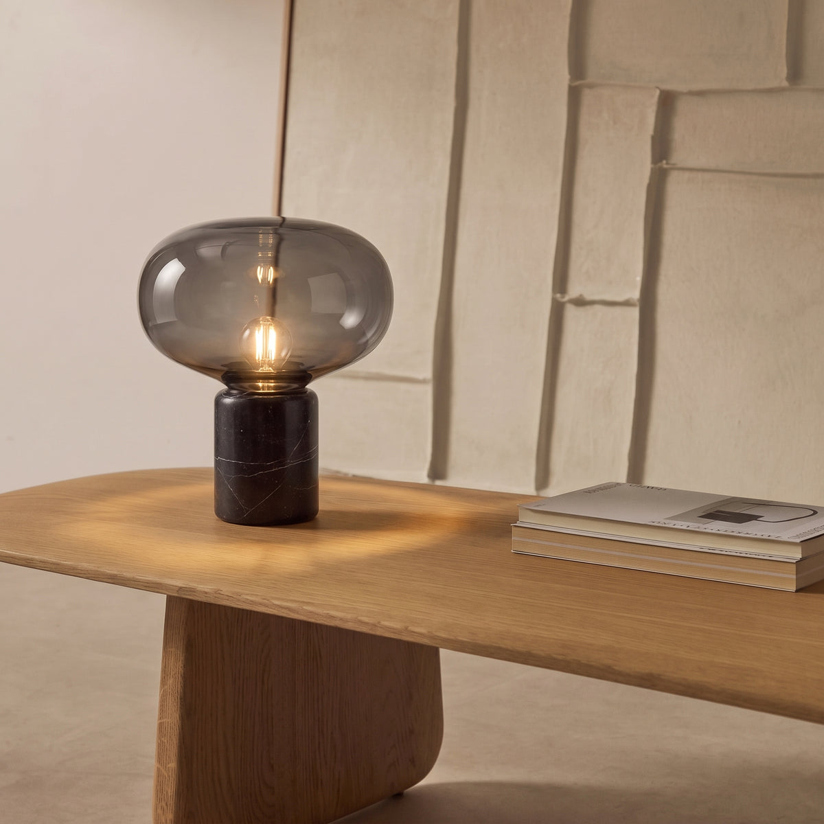 Lampada da tavolo Avorio in marmo nero e vetro