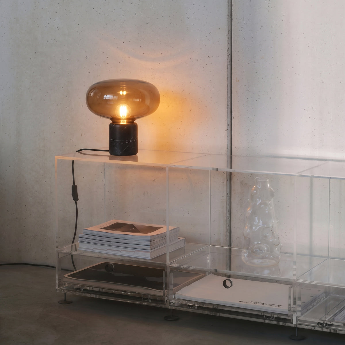 Lampada da tavolo Avorio in marmo nero e vetro