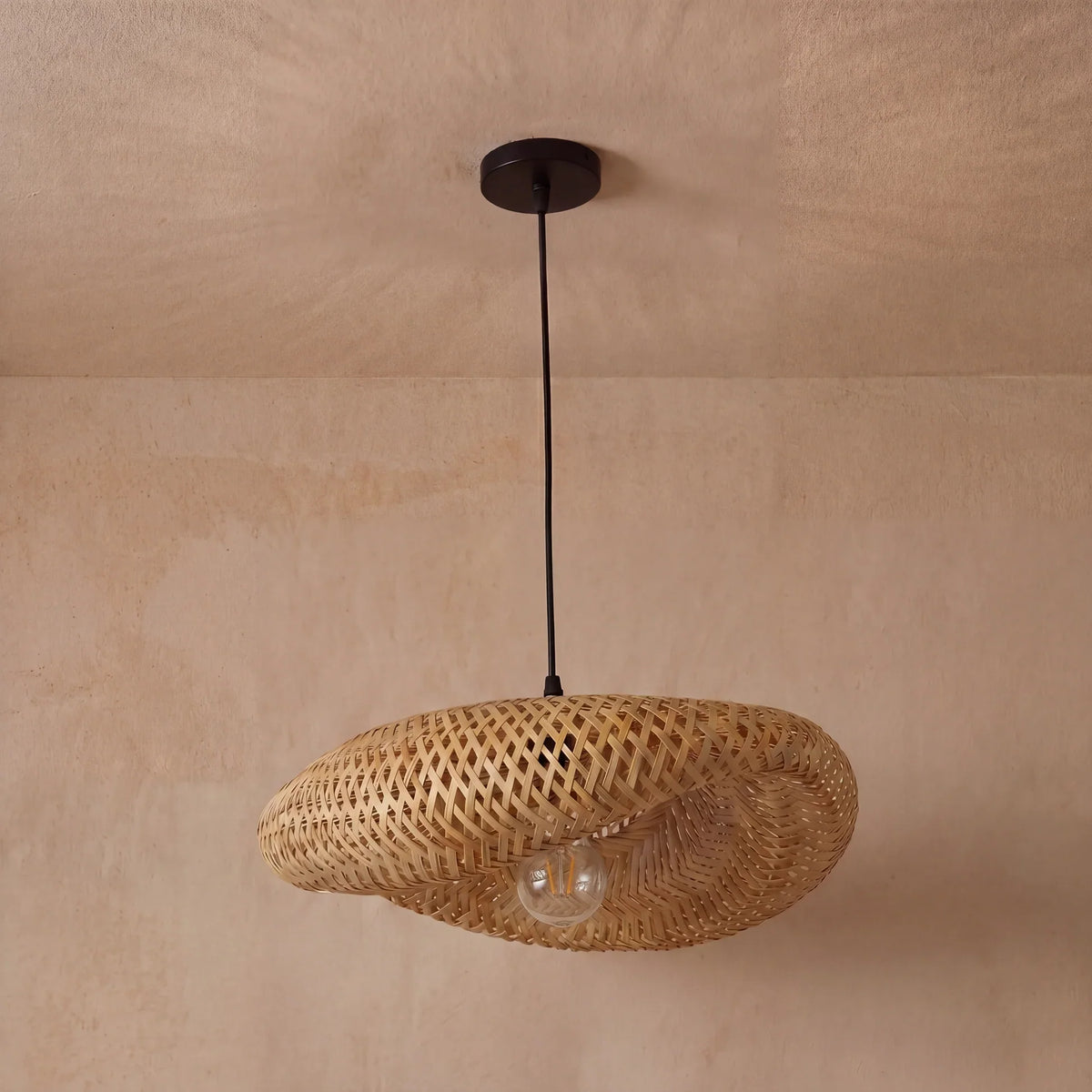 Lampada a sospensione in bambù