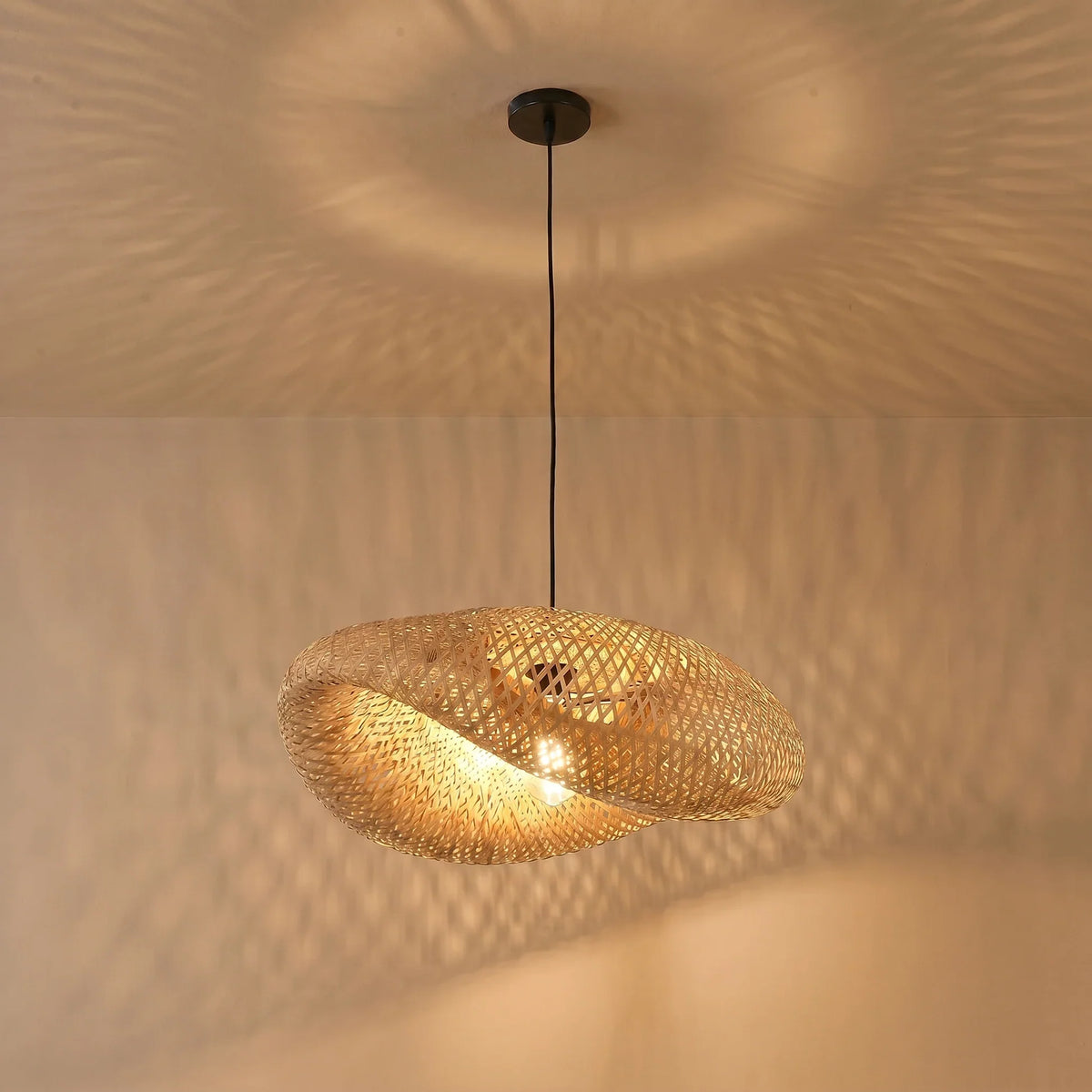 Lampada a sospensione in bambù