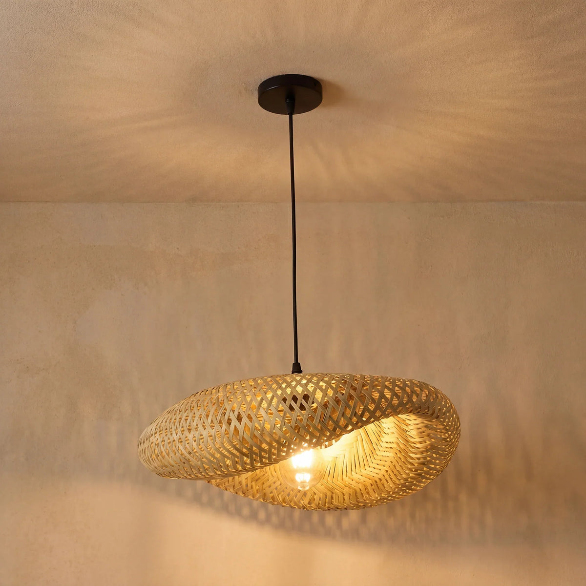 Lampada a sospensione in bambù