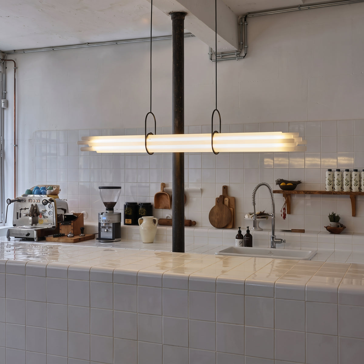 Lampada a sospensione lineare moderna con cilindri in vetro