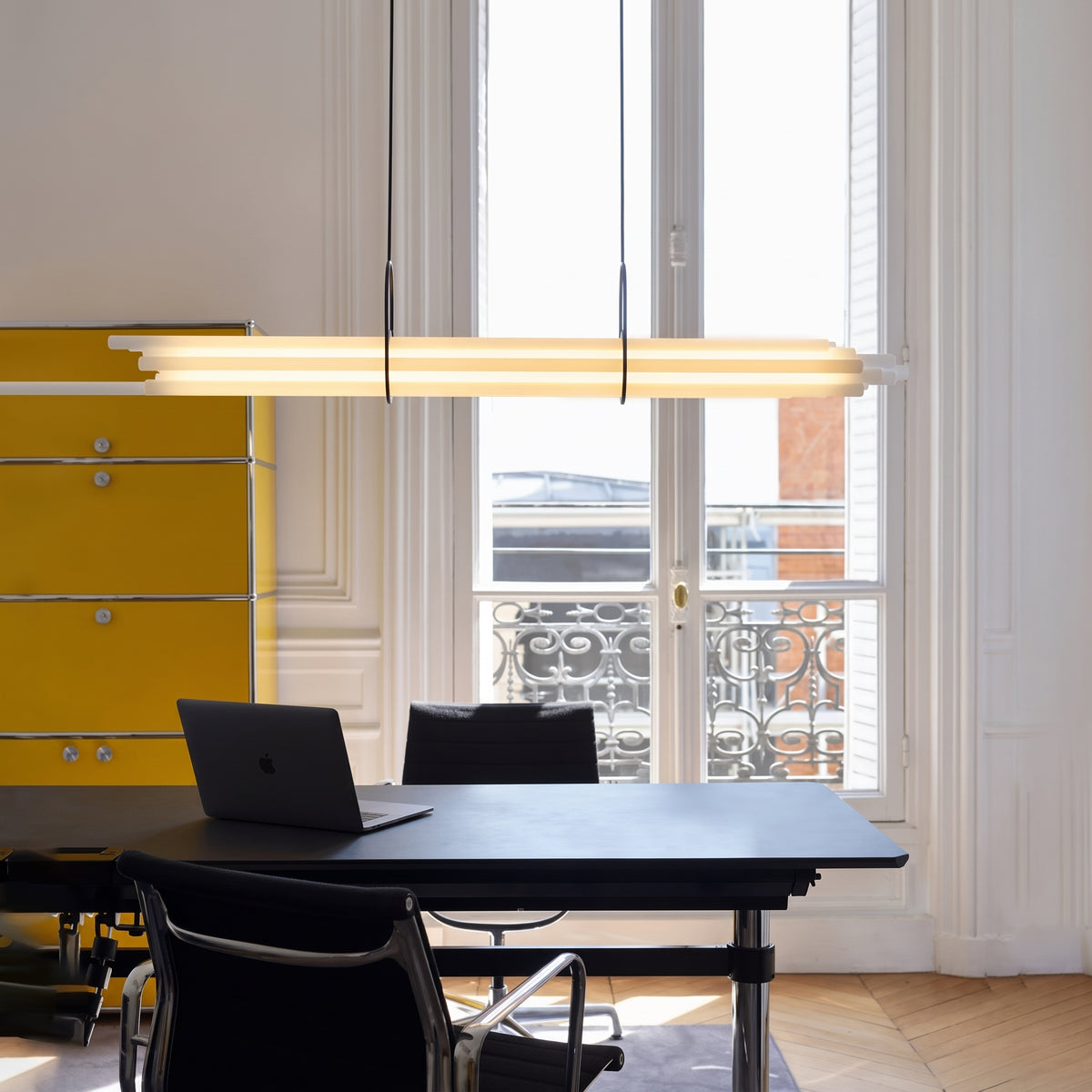 Lampada a sospensione lineare moderna con cilindri in vetro