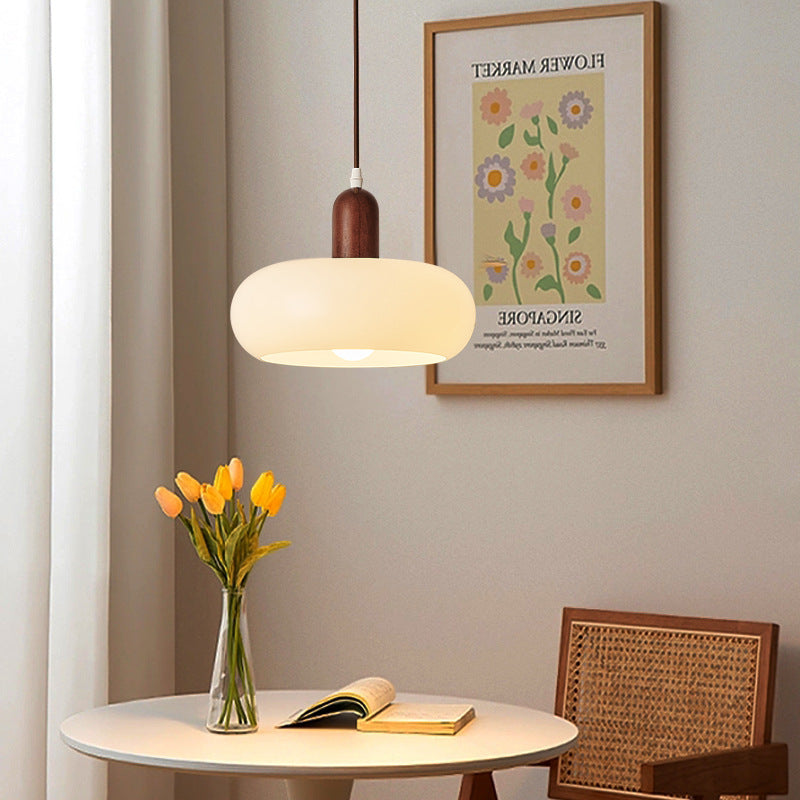 Nordische Pendelleuchte in Creme