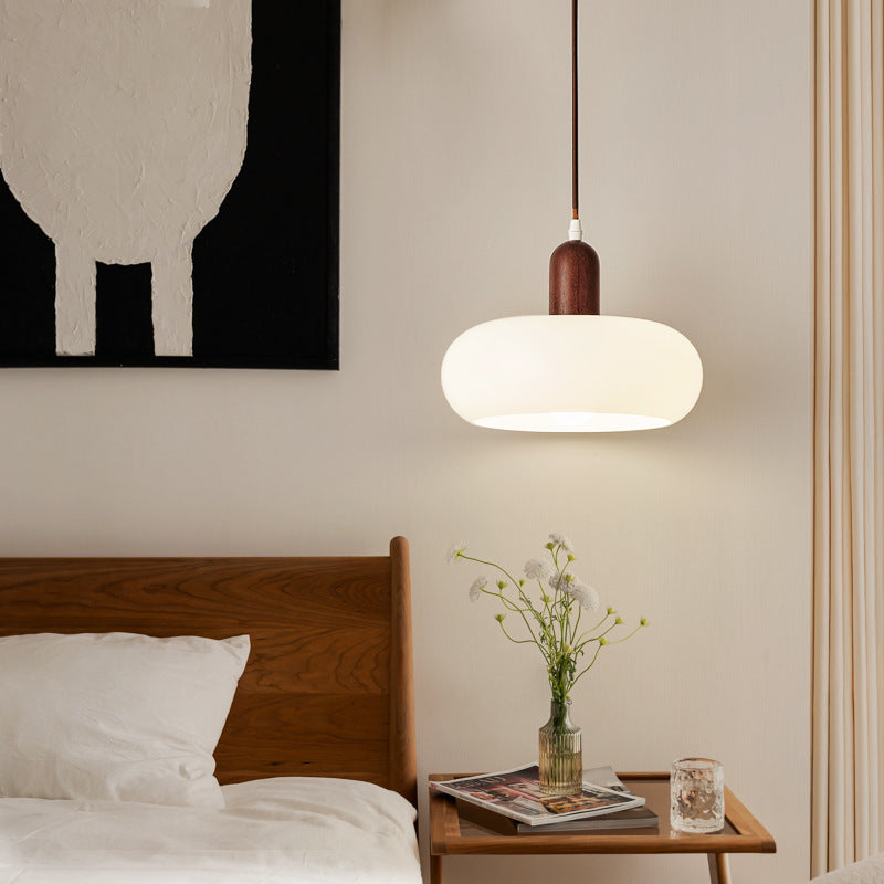Nordische Pendelleuchte in Creme