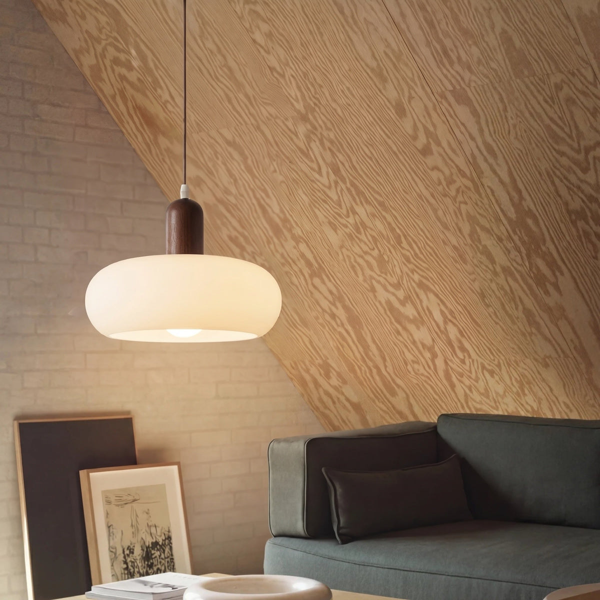 Nordische Pendelleuchte in Creme