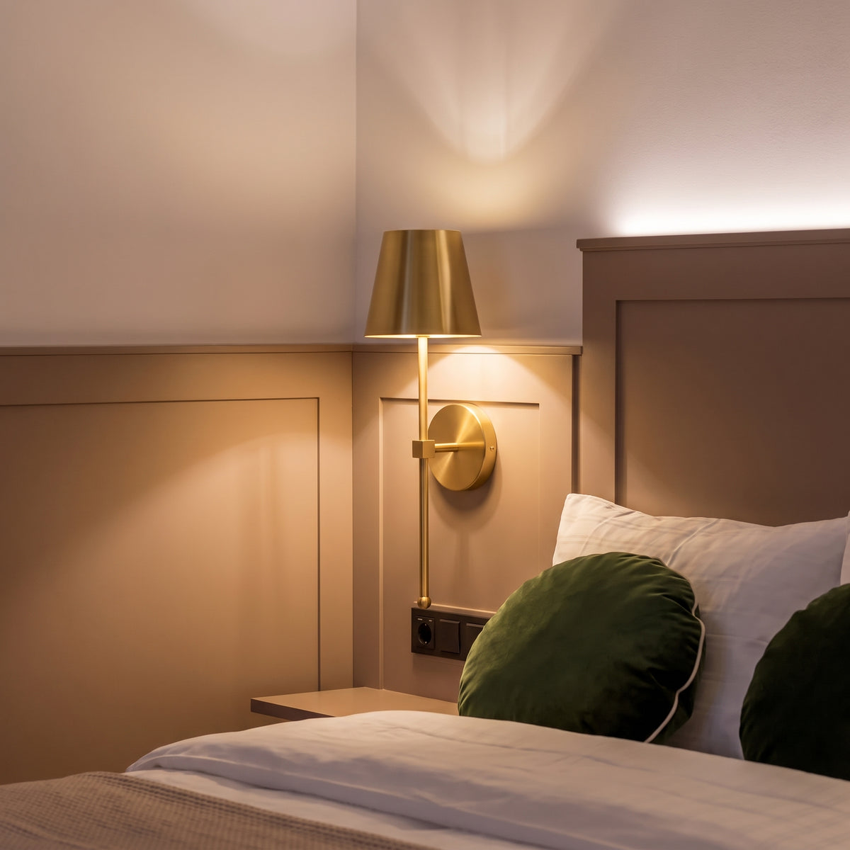 Wireless Rechargeable Wall Light