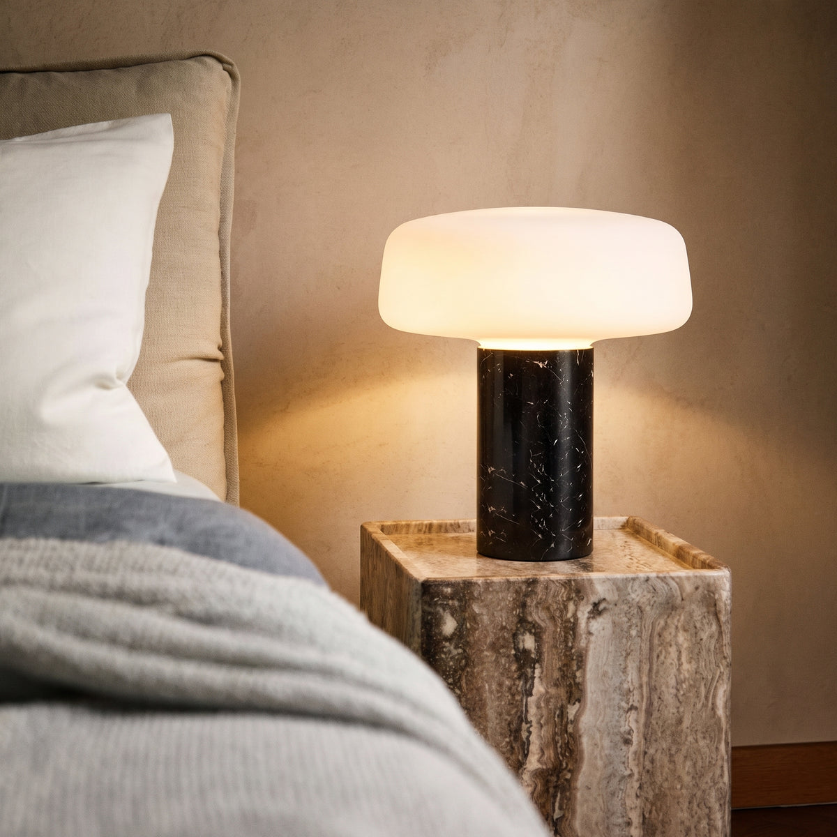 Velka dansk marmorbordlampe