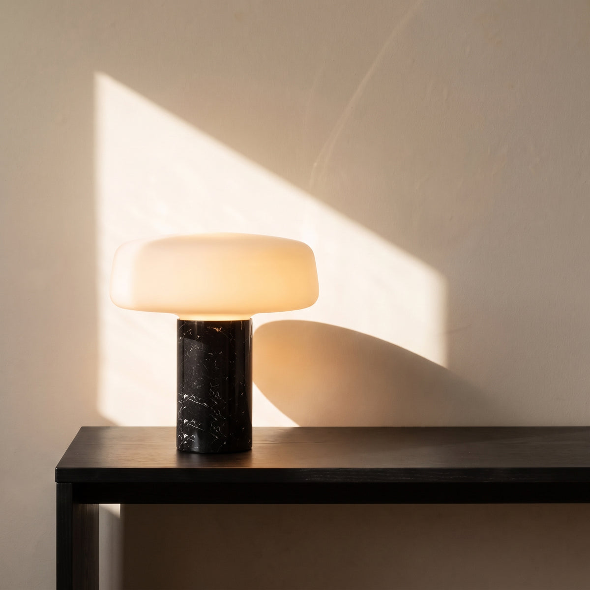 Velka dansk marmorbordlampe